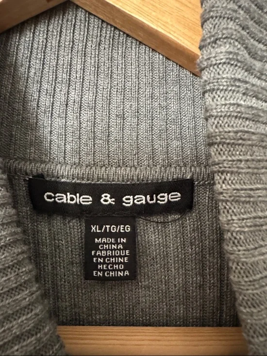 Cable & Gauge Ribbed Sleeveless Turtleneck in Heather Gray - Picture 2 of 4